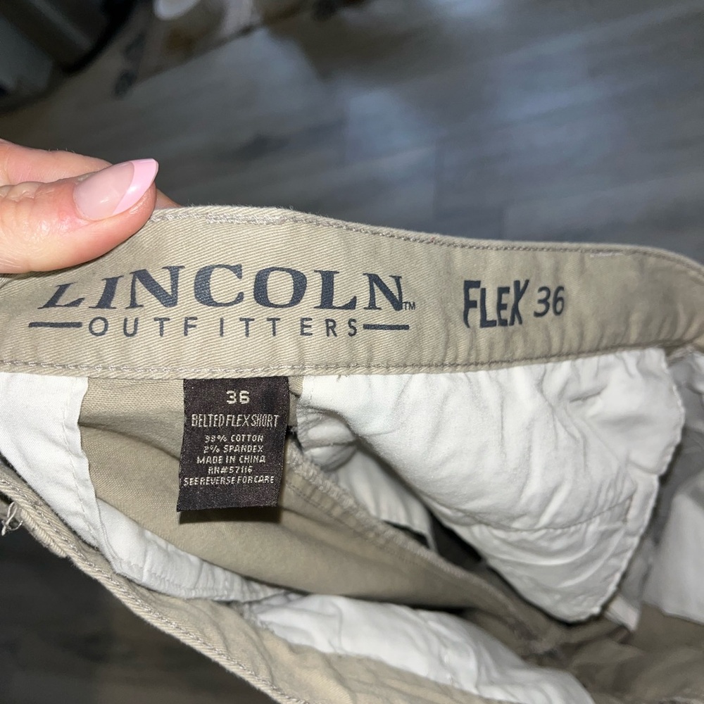 Lincoln Men's Khaki Flat Front Shorts flex size 36 - Picture 2 of 3